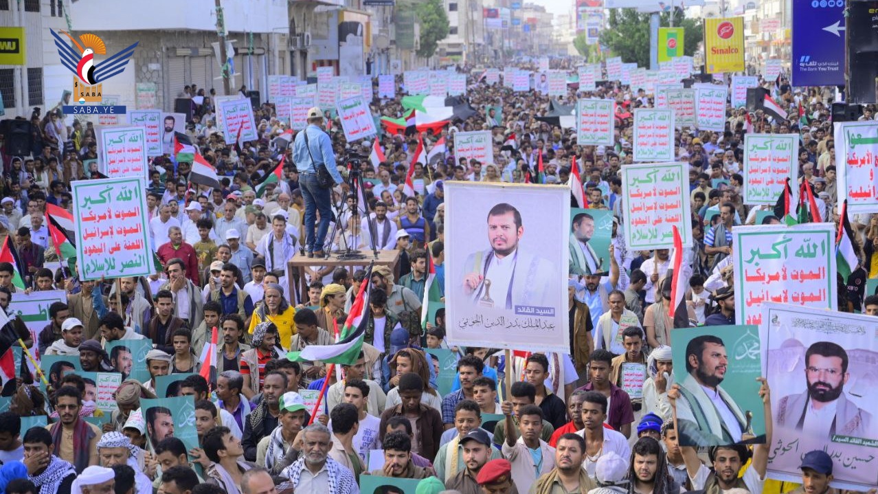 مسيرات كبرى في 133 ساحة بالحديدة تؤكد الاستمرار في نصرة غزة ومواجهة التصعيد الأمريكي