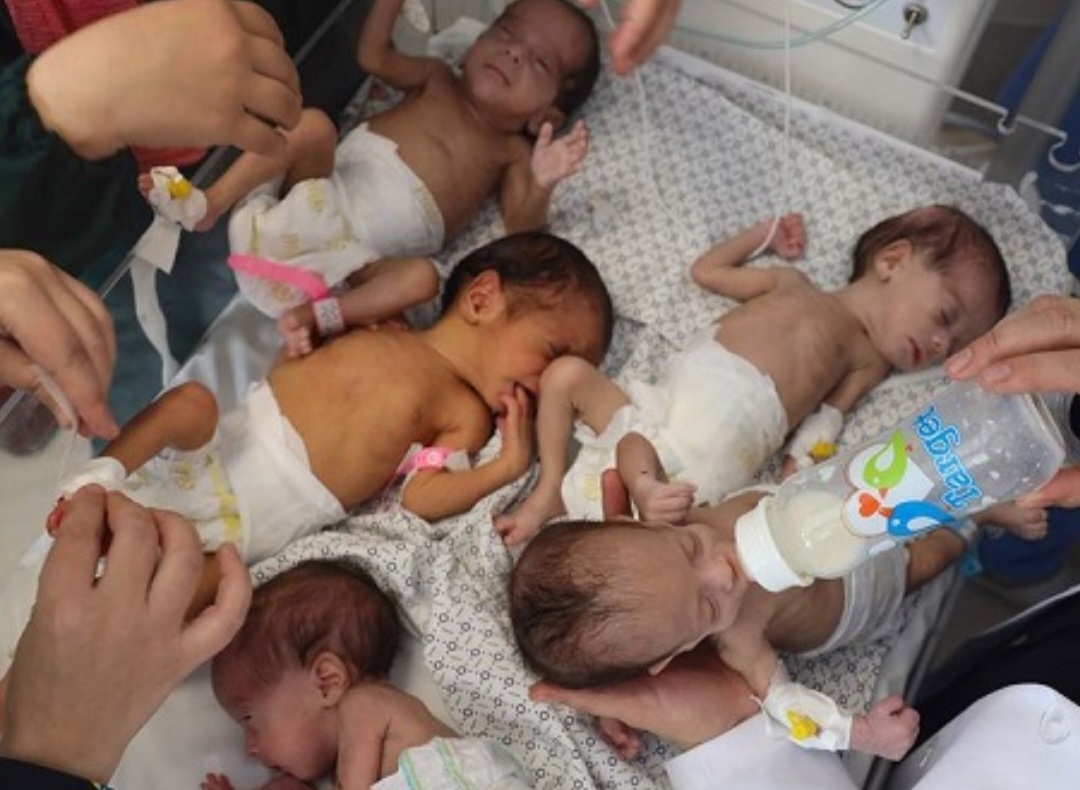 غزة: النساء يلدن في خيام النزوح وسط ركام الحرب ومعاناة الإنسانية