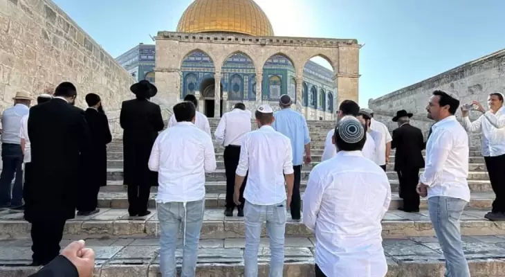 مستوطنون يؤدون طقوسًا تلمودية في المسجد الأقصى