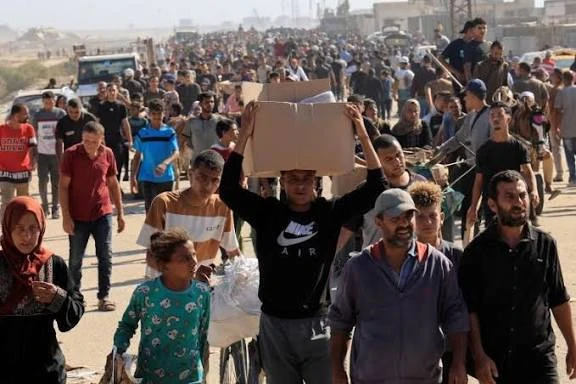 مسؤولة أوروبية: على "إسرائيل" إدخال المساعدات لغزة وإلا ستواجه عقوبات مسؤولة أوروبية: على "إسرائيل" إدخال المساعدات لغزة وإلا ستواجه عقوبات
