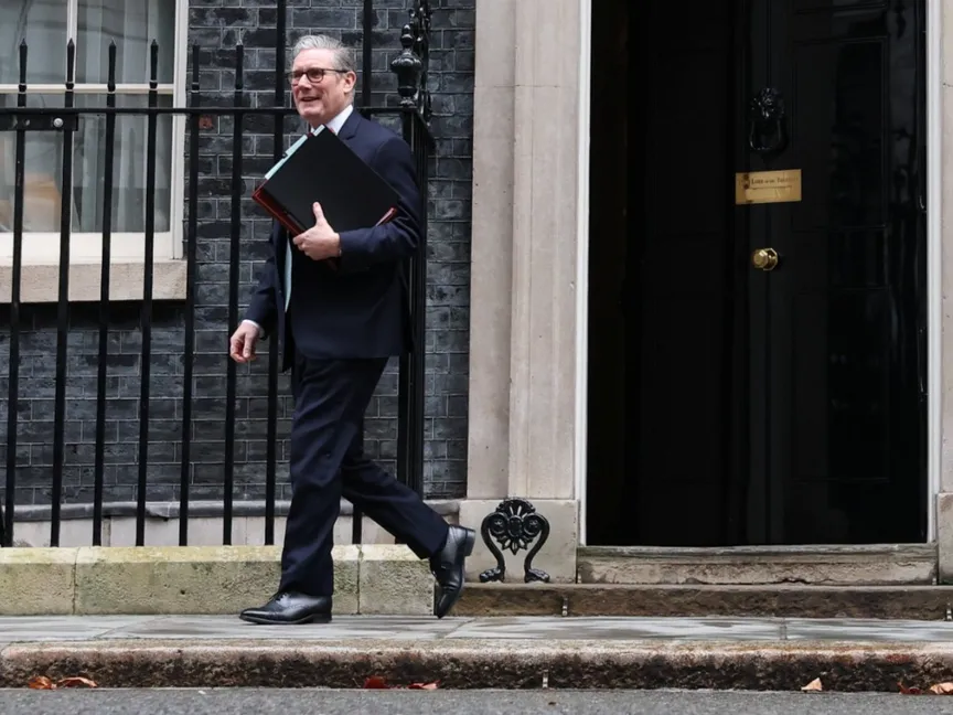 ملفات إبستين تعصف بالحكومة البريطانية وإستقالة ثالث وزير 