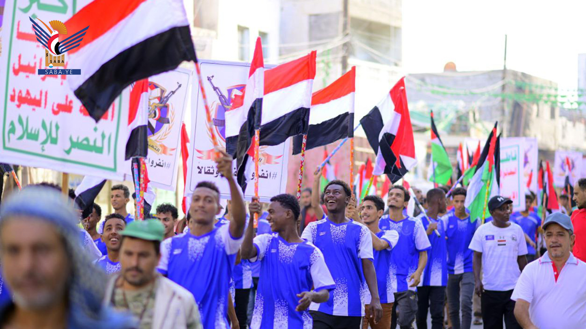 وقفة ومسير شعبي لخريجي قوات التعبئة بمحافظة الحديدة