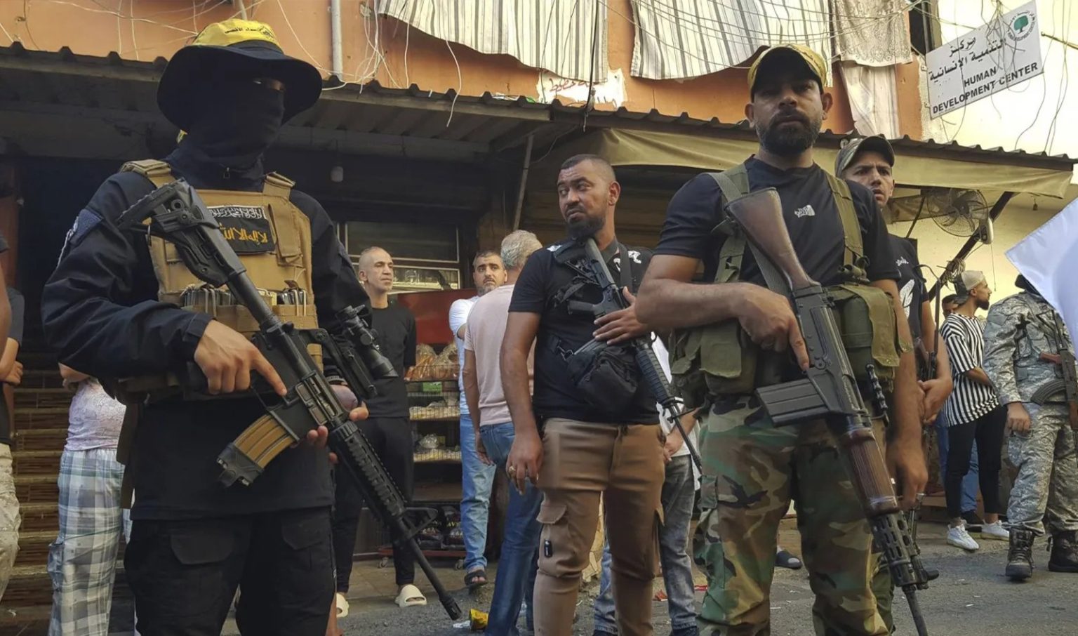 "الحراك الشعبي الفلسطيني" في لبنان يحذر من محاولات نزع سلاح المخيمات