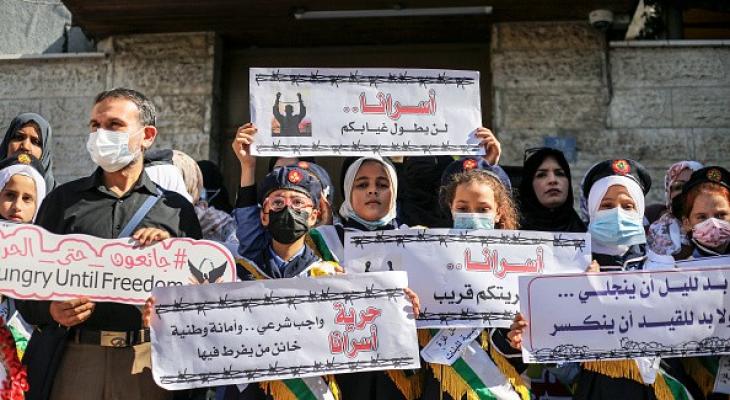 حركة الجهاد تجدد العهد بتمسك المقاومة بتحرير الأسرى من سجون العدو