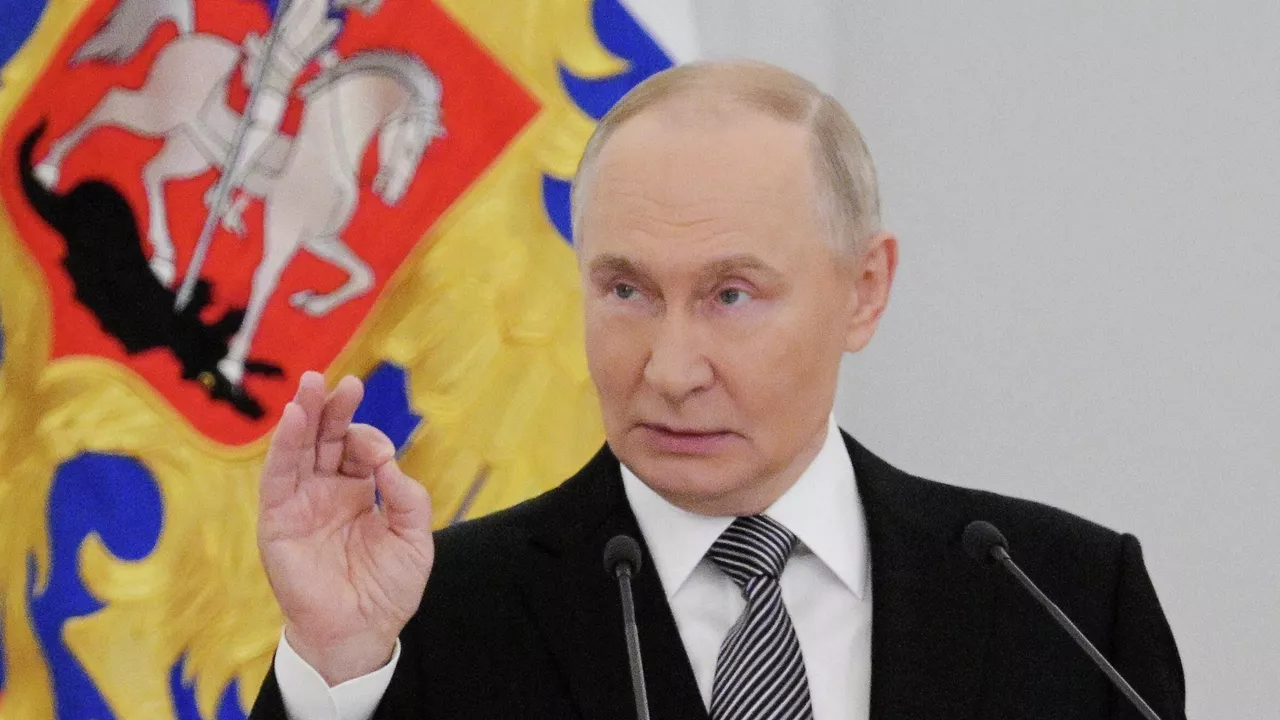 "بوتين" يتعهد بمواصلة العملية العسكرية حتى حسم أهدافها ويؤكد: دونباس أرض روسية تاريخيًا