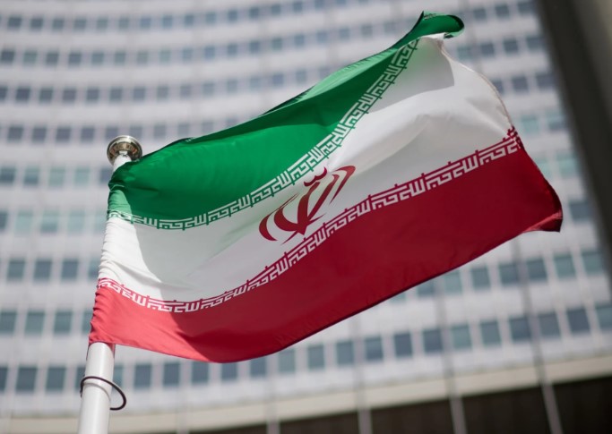 السلطات الإيرانية الثلاث تؤكد بذل أقصى الجهود لحل المشاكل الاقتصادية وتأمين الأمن