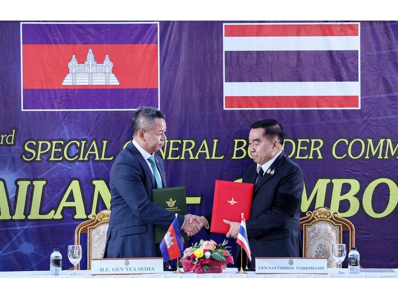 اجتماع لوزراء خارجية الصين وكمبوديا وتايلاند يؤكد الالتزام بوقف إطلاق النار