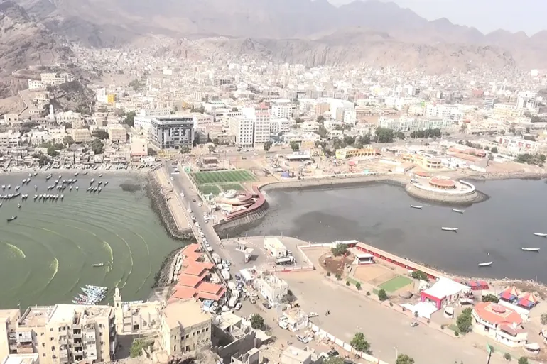 محافظ عدن يدعو أبناء المحافظة لرفض التجنيد في صفوف العدو السعودي