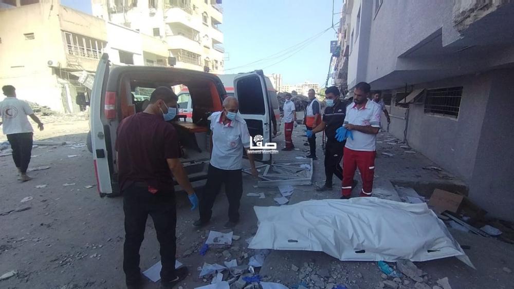 استشهاد فلسطينيين بقصف خيمة نازحين في دير البلح