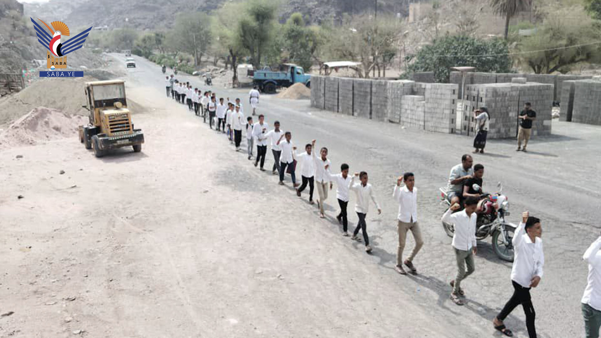 مسير لطلاب مدارس تعز تنديداً بجرائم الإبادة والتجويع في غزة