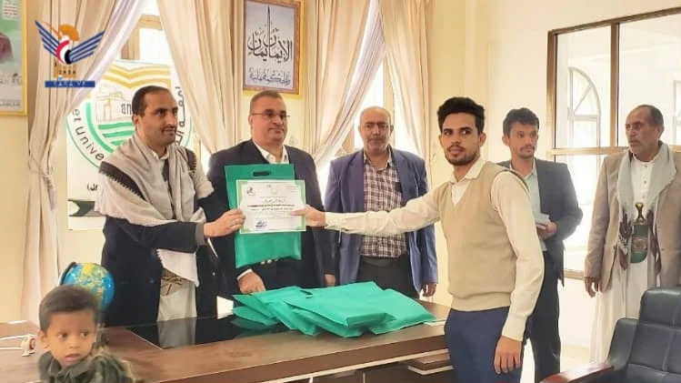 تكريم أبناء وإخوان وأقرباء الشهداء من طلاب جامعة المحويت