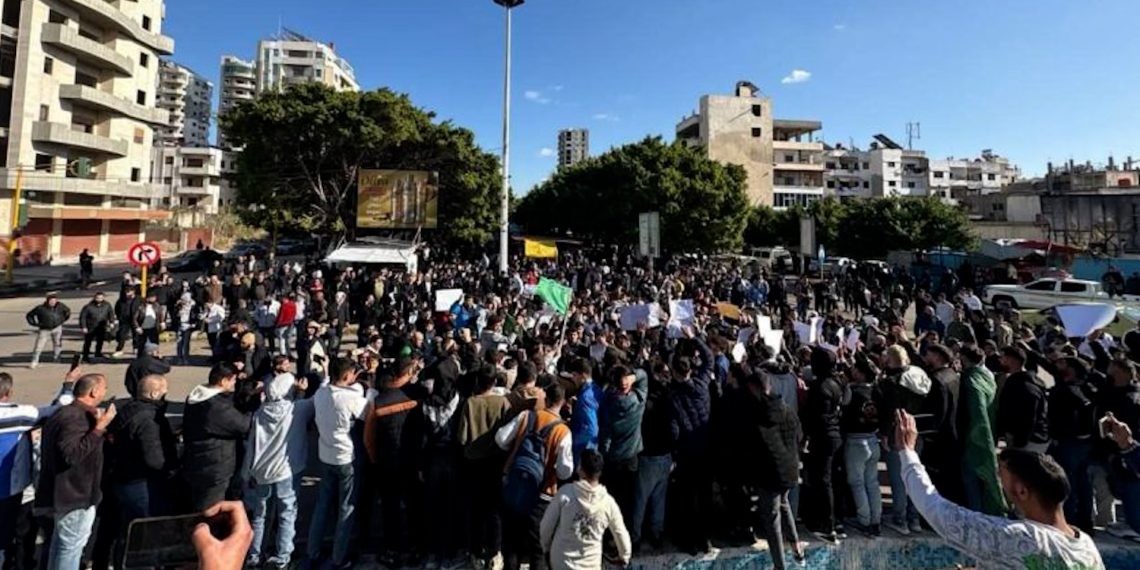 هدوء حذر في الساحل السوري عقب مظاهرات وانتشار عسكري مكثف لقوات النظام السوري في اللاذقية