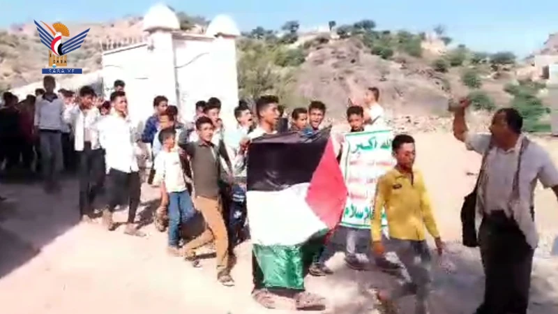 مسيرات طلابية في مديرية فرع العدين بإب بالذكرى الثانية لطوفان الأقصى