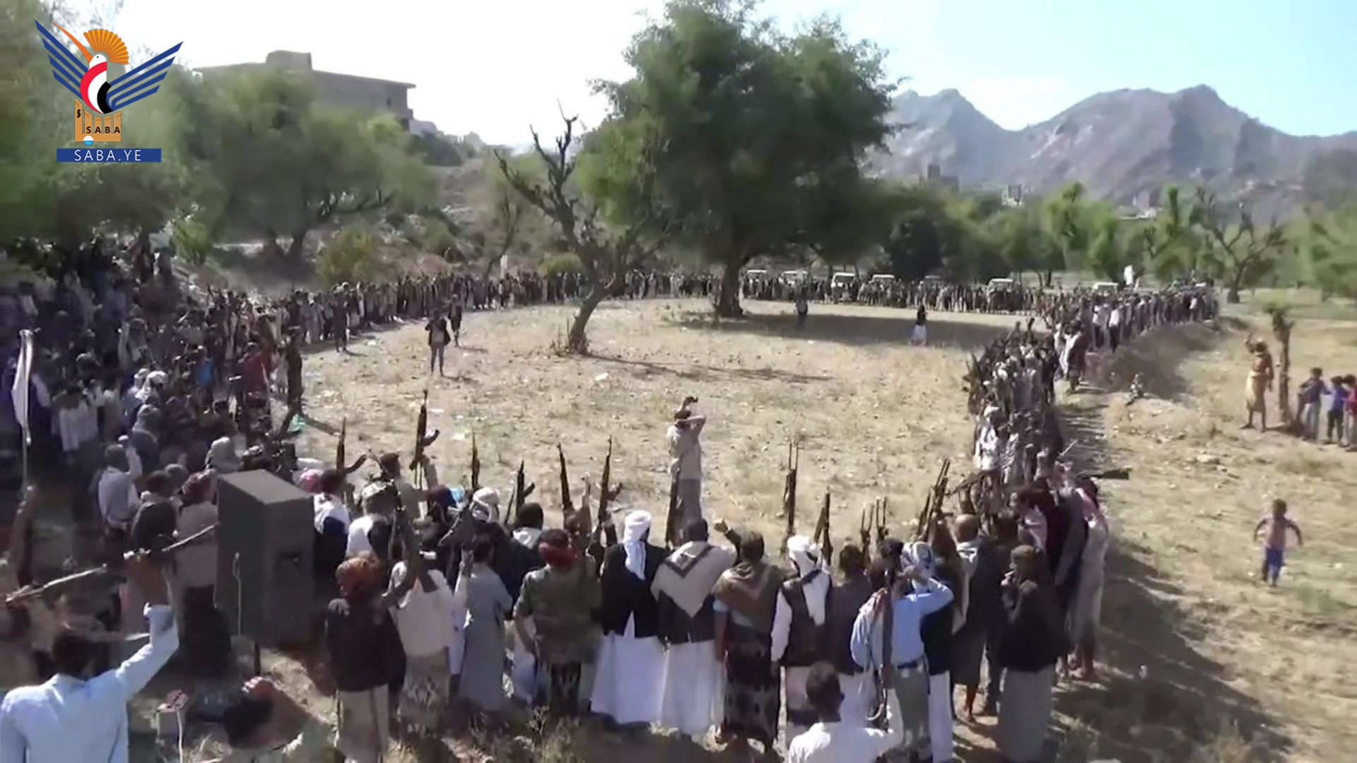 تعز .. وقفة قبلية في شرعب الرونة لإعلان النفير في مواجهة أي تصعيد للعدو  