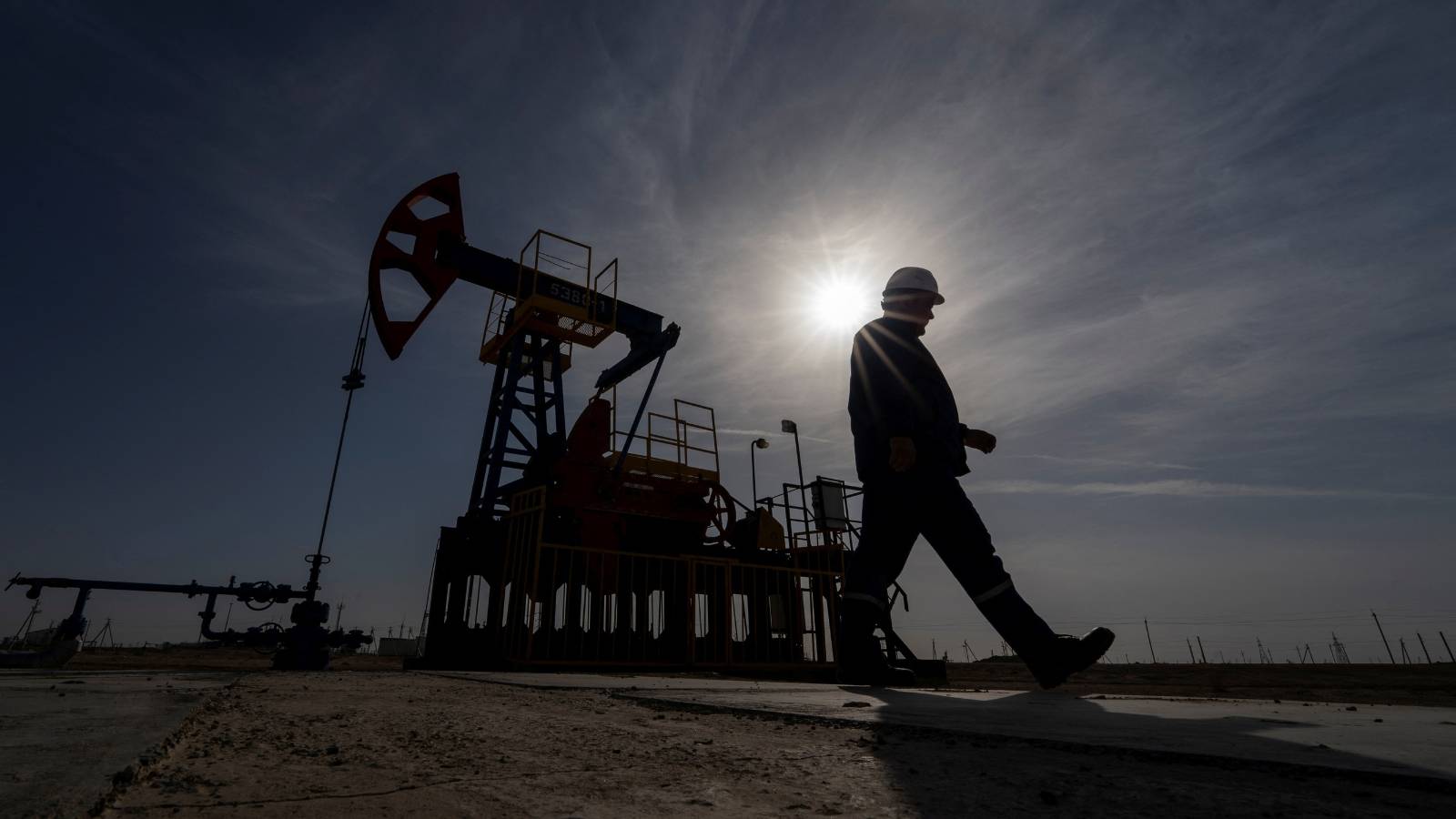 النفط يرتفع أكثر من 1% وسط مخاوف الإمدادات