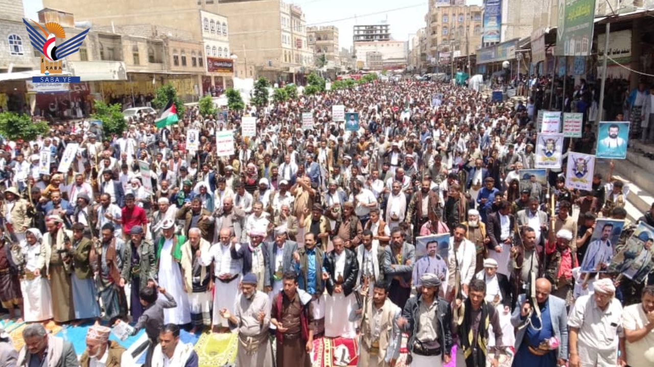 مسيرات حاشدة في الضالع تحت شعار "لنصرة غزة .. بقوة الله هزمنا أمريكا وسنهزم إسرائيل"