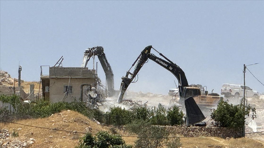 أمريكا تُسلم الكيان الإسرائيلي جرافات لهدم منازل الفلسطينيين