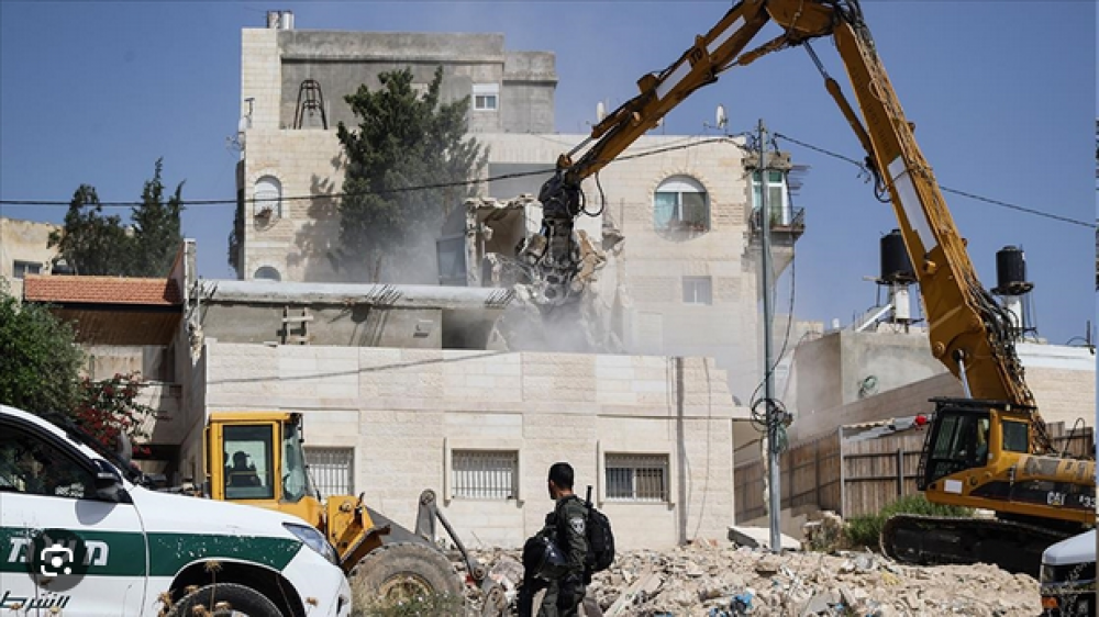  العدو الصهيوني يسلم إخطاراً نهائياً بهدم بناية سكنية في القدس المحتلة 