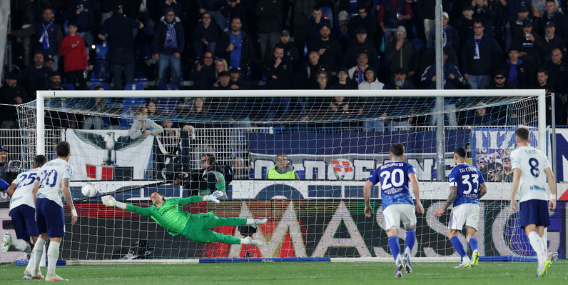 إنتر ميلان يتغلب على كومو ويقترب من حسم لقب الدوري الإيطالي    