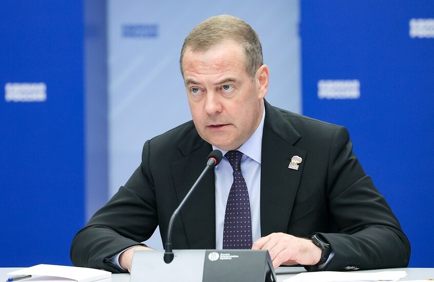  مدفيديف: على ترامب أن يتذكر أن لغة "الإنذارات" تمثل خطوة نحو الحرب