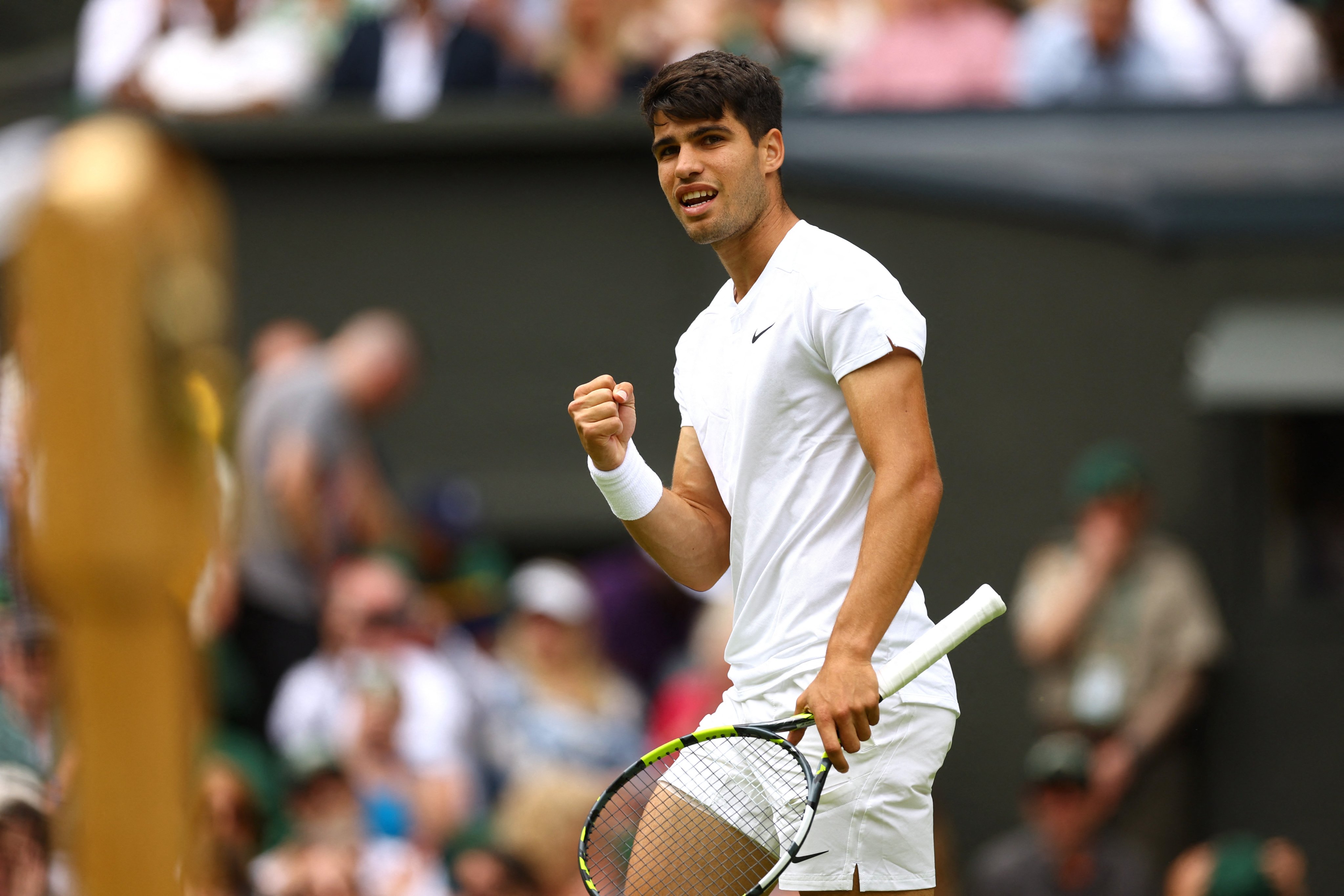 ألكاراز يتوج بلقب بطولة ويمبلدون للتنس للمرة الثانية تواليا على حساب دجوكوفيتش ألكاراز يتوج بلقب بطولة ويمبلدون للتنس للمرة الثانية تواليا على حساب دجوكوفيتش