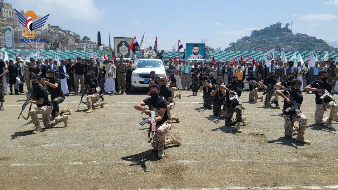 عرض شعبي لقوات التعبئة في حجة بمناسبة العيد الحادي عشر لثورة 21 سبتمبر