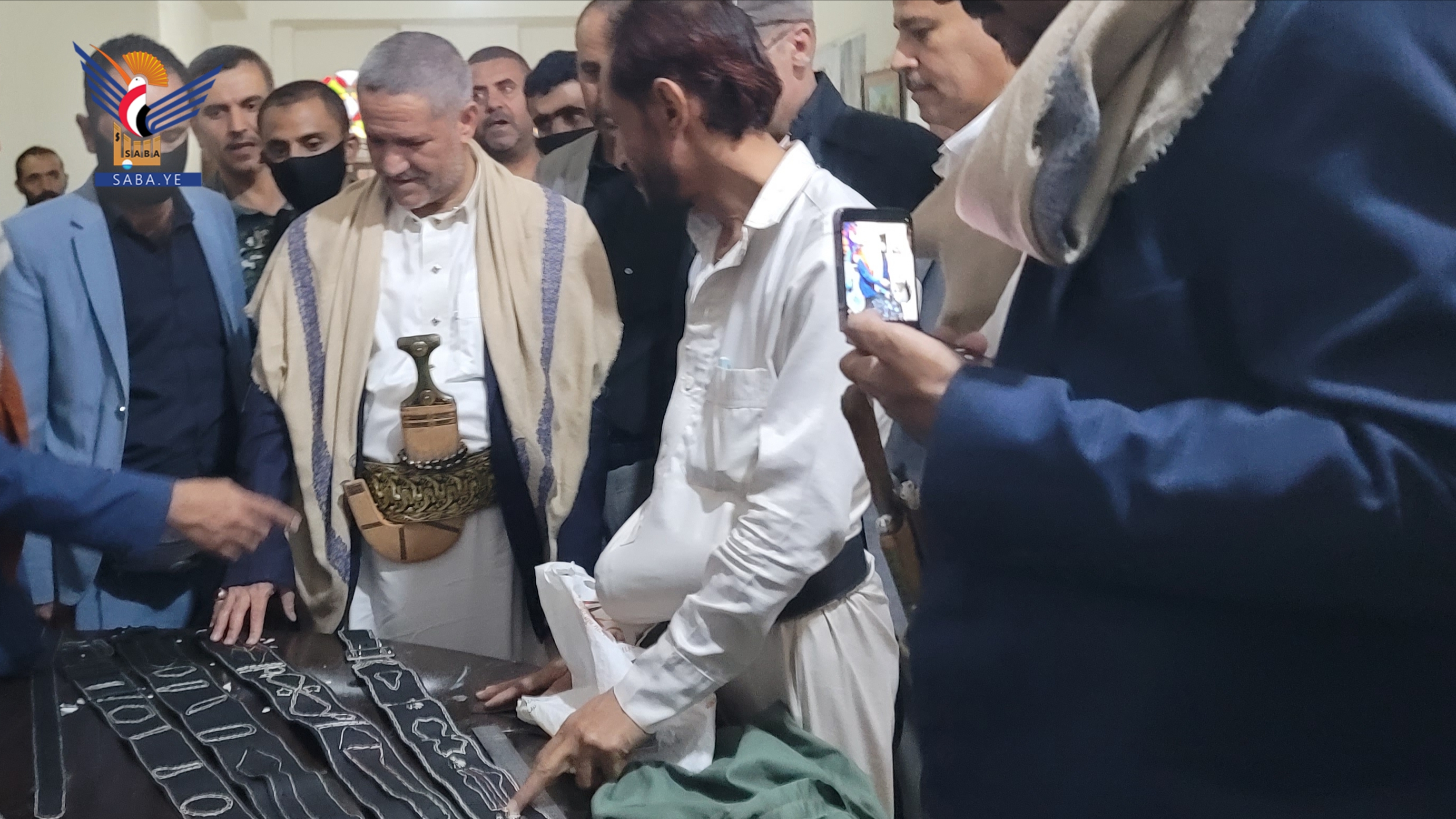 وزراء في حكومة التغيير والبناء يطّلعون على سير تنفيذ مشروع الصناعات الجلدية