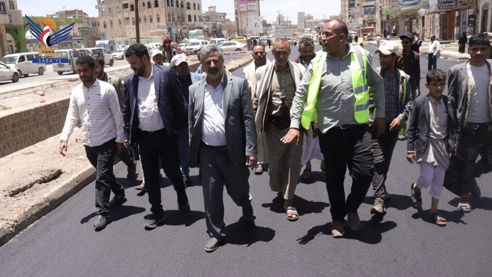 الاطلاع على تنفيذ طبقة إسفلتية بشارع خولان في أمانة العاصمة