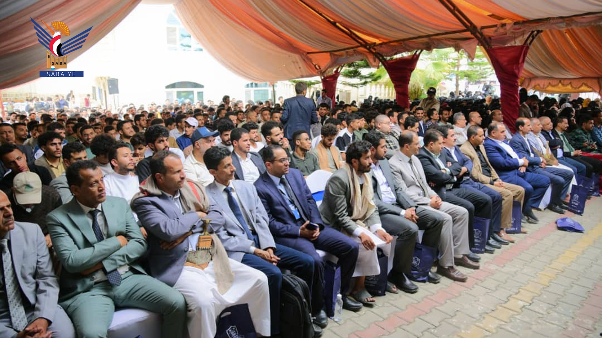 تدشين العام الجامعي وتكريم رواد المشاريع من طلبة الجامعة الإماراتية