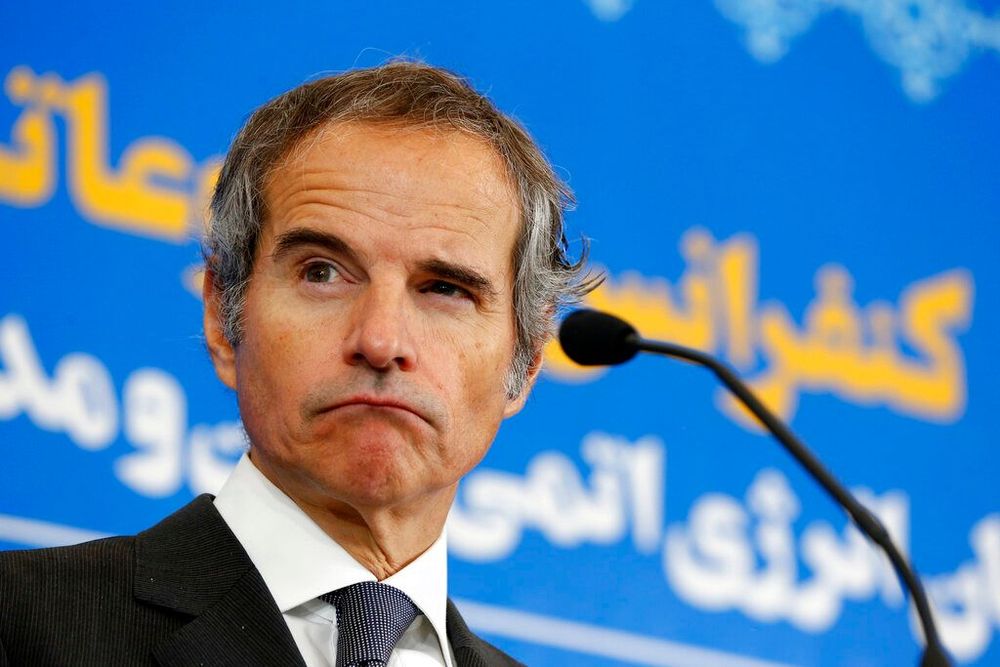 "غروسي" يتجاهل قَصف "النووي الإيراني" ويعلّق على حريق قرب محطة روسية