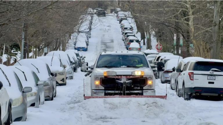 موجة برد قاسية تواصل ضرب الولايات المتحدة وتعطّل الطيران وتترك مئات الآلاف دون كهرباء