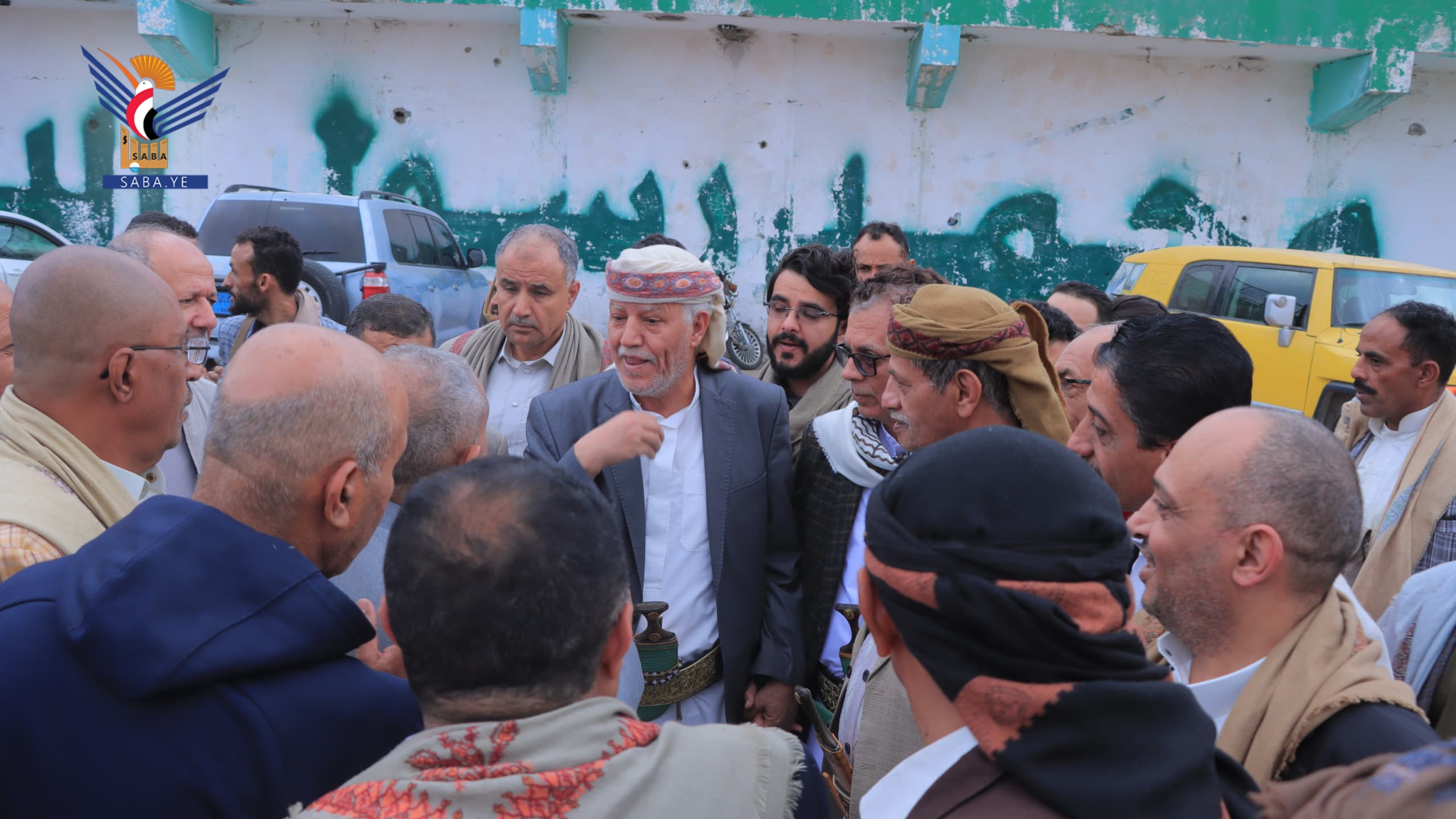 محافظ إب يتفقد الاستاد الرياضي استعدادًا لمباريات دوري الدرجة الأولى