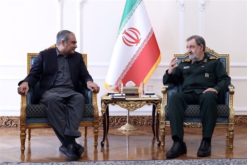 رضائي: إيران وباكستان تشكلان عمقاً استراتيجياً لبعضهما البعض