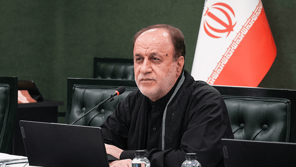     برلماني إيراني: لا مفاوضات مع أمريكا في الوقت الراهن