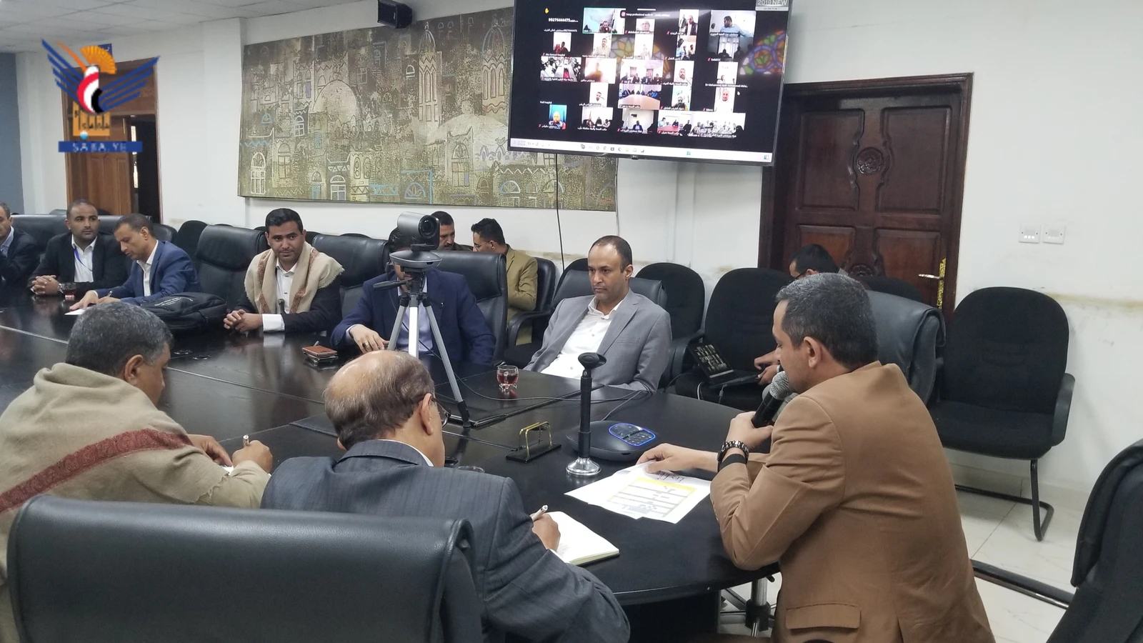 مناقشة ترتيبات إقامة المخيم الطبي الثاني لأسر الشهداء بأمانة العاصمة والمحافظات