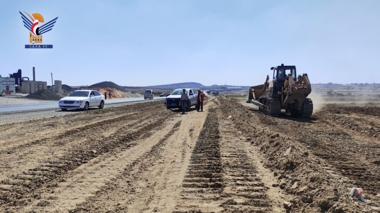 ذمار.. فرع مؤسسة الطرق يبدأ توسعة مقطع رصابة في طريق ذمار - صنعاء