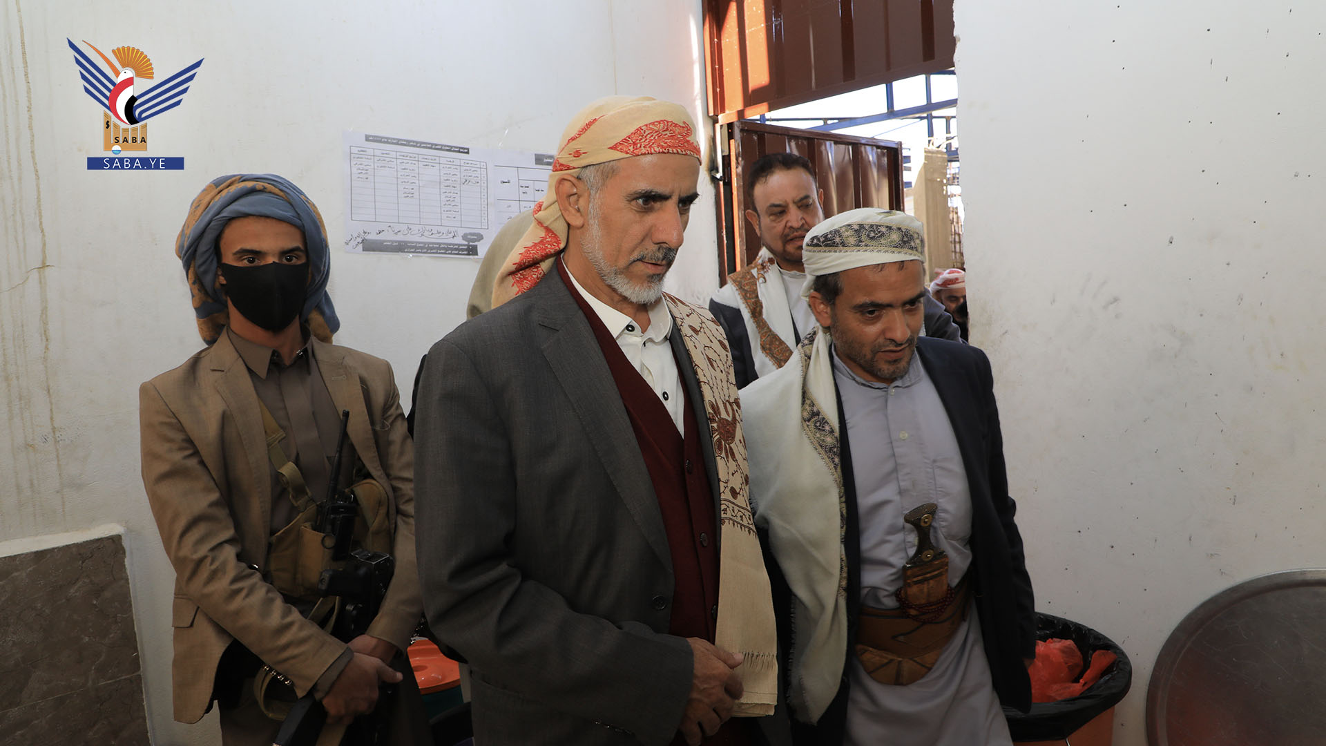 مفتاح يزور عددًا من المطابخ الخيرية في مديرية شعوب بالأمانة