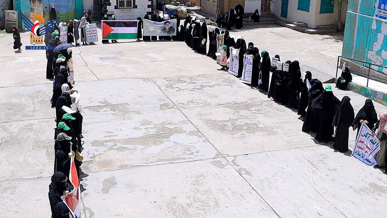 وقفة نسائية بإب نصرةً لغزة وإحياءً لذكرى مجزرة تنومة