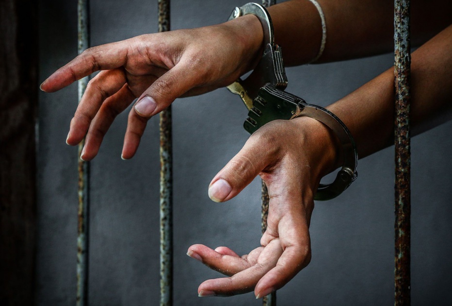 العدو الصهيوني يُصدر ويُجدد أوامر "الإداري" بحق 55 معتقلًا فلسطينيا