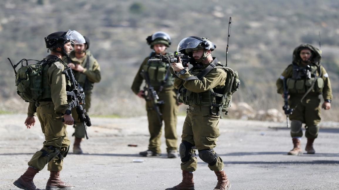 العدو الإسرائيلي يقتحم سلواد ومخيم الأمعري ويغلق مدخل ترمسعيا شمال رام الله