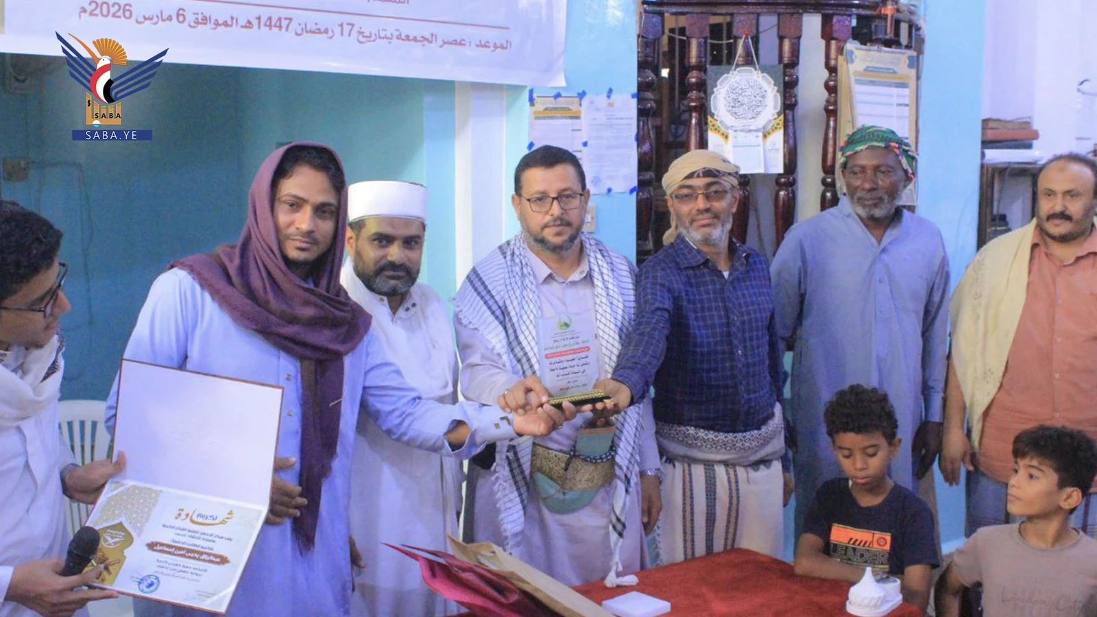 تكريم ثلاثة من حفاظ القرآن الكريم بمركز الرحمن بمسجد الإرشاد في الحديدة