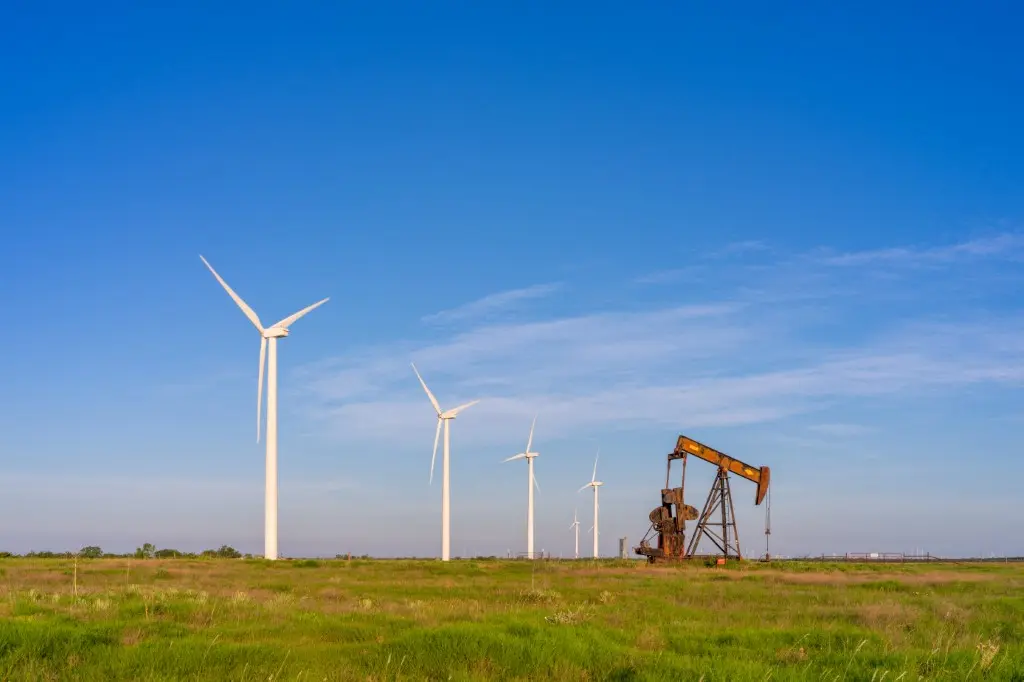 أسعار النفط تتراجع وسط ترقب زيادة إنتاج أوبك+