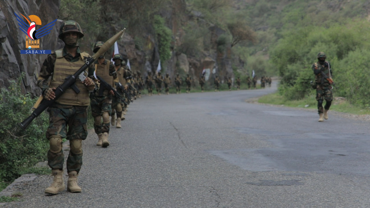 مسير عسكري لوحدات رمزية من قوات التدخل السريع