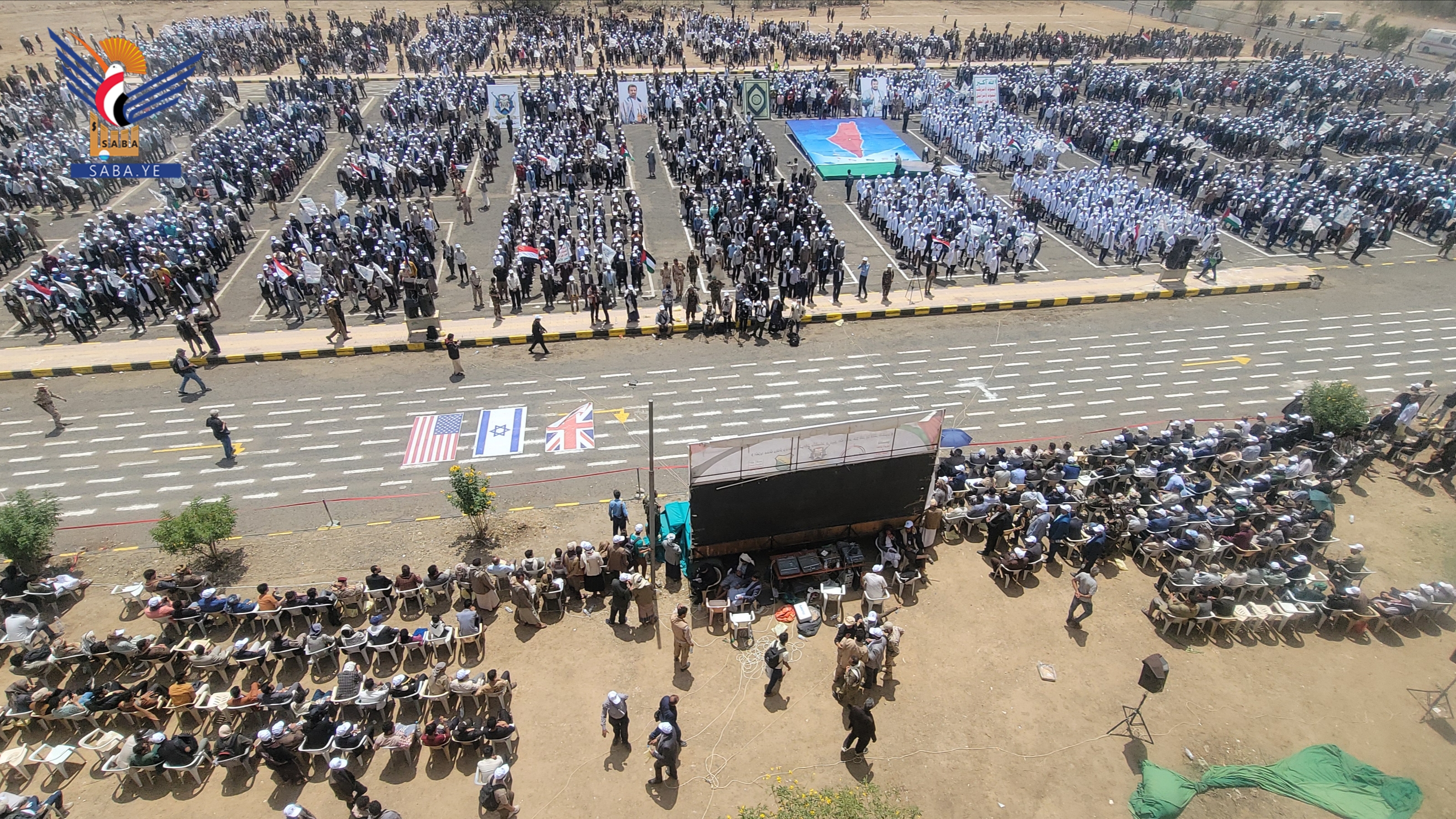 جامعة صنعاء تشهد عرضًا شعبيًا لستة آلاف طالب من خريجي دورات "طوفان الأقصى"