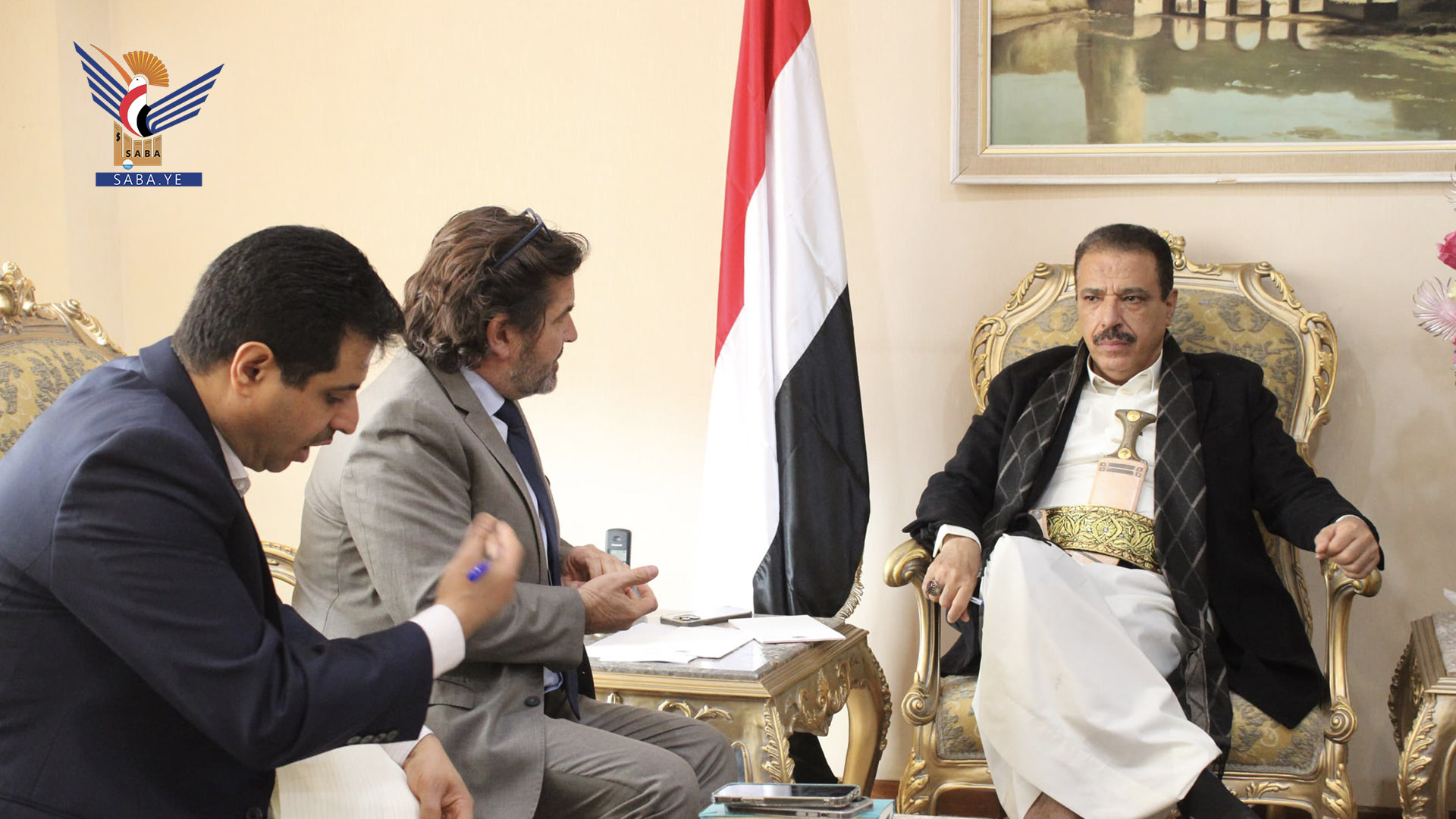 وزير الخارجية يلتقي الممثل المقيم لبرنامج الأغذية العالمي بصنعاء