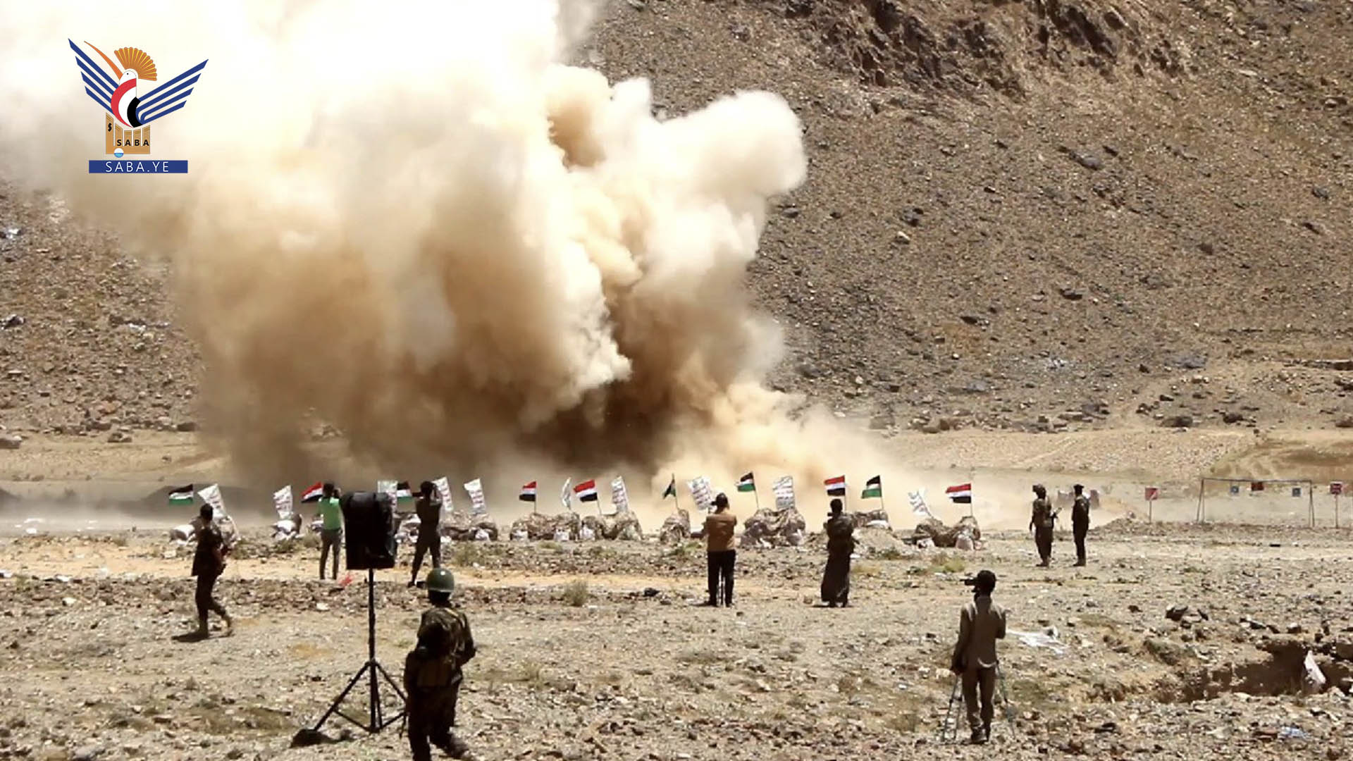 عرض عسكري ومناورة للوحدات الأمنية في ذمار