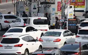 مع استمرار العدوان على إيران.. الحكومات تسارع للحد من التداعيات مع ارتفاع أسعار النفط