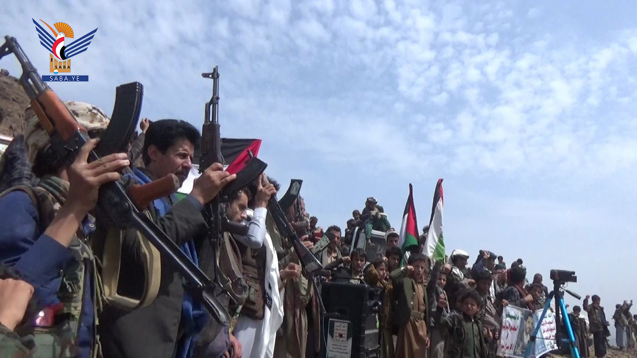 وقفة بالحيمة الداخلية بمحافظة صنعاء تأييد لخيارات القيادة والمطالبة بمحاكمة الجواسيس