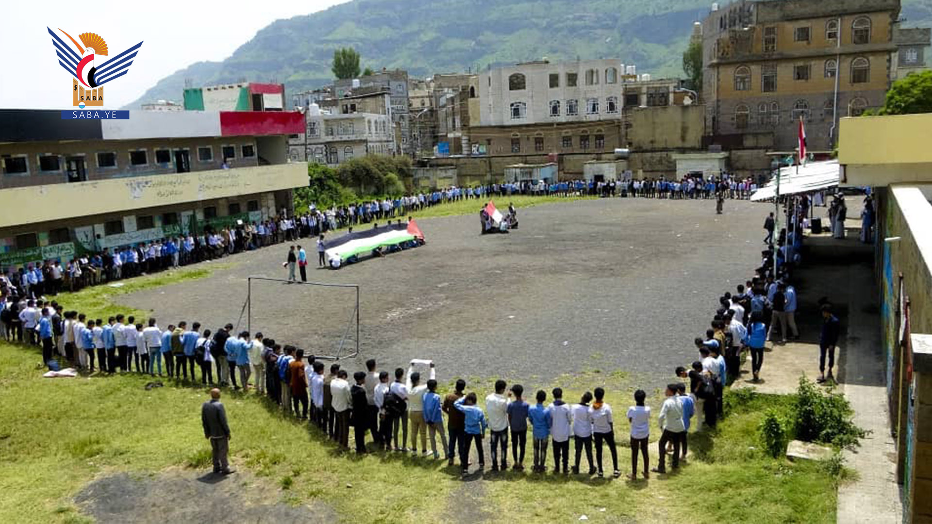 إب.. وقفة طلابية بمديرية الظهار تنديدًا بجرائم الكيان الصهيوني في قطاع غزة