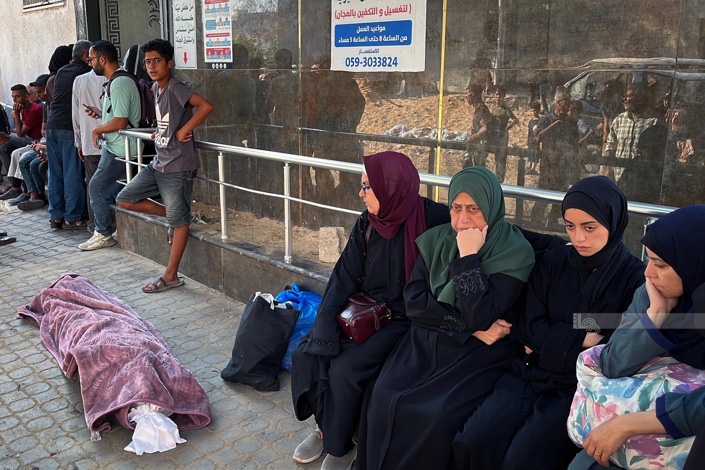 استشهاد خمسة فلسطينيين من عائلة واحدة بقصف صهيوني شمال قطاع غزة